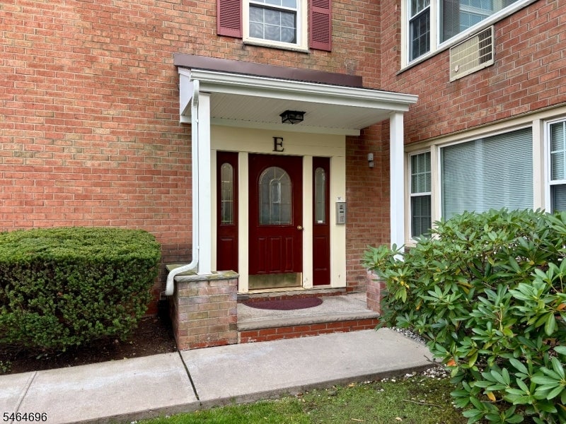 605 Grove St E10