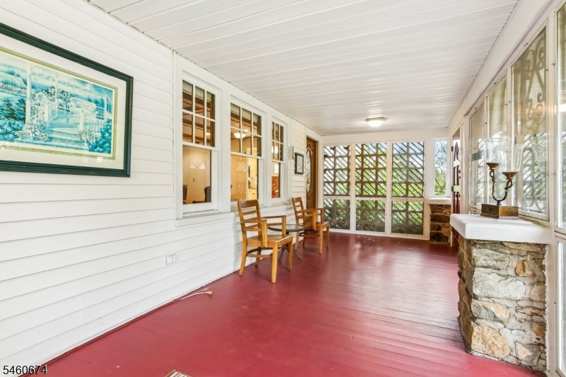 11 Clearwater Rd