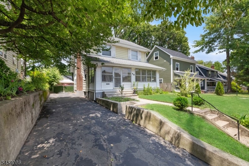 48 Laurel Ave