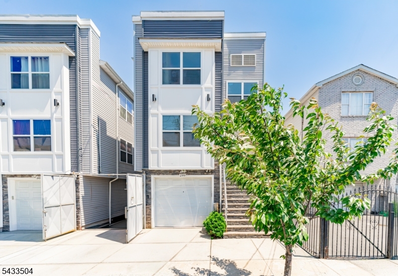 299 N 13Th St