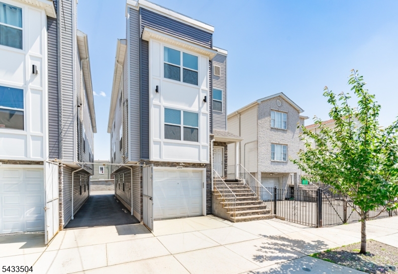 299 N 13Th St