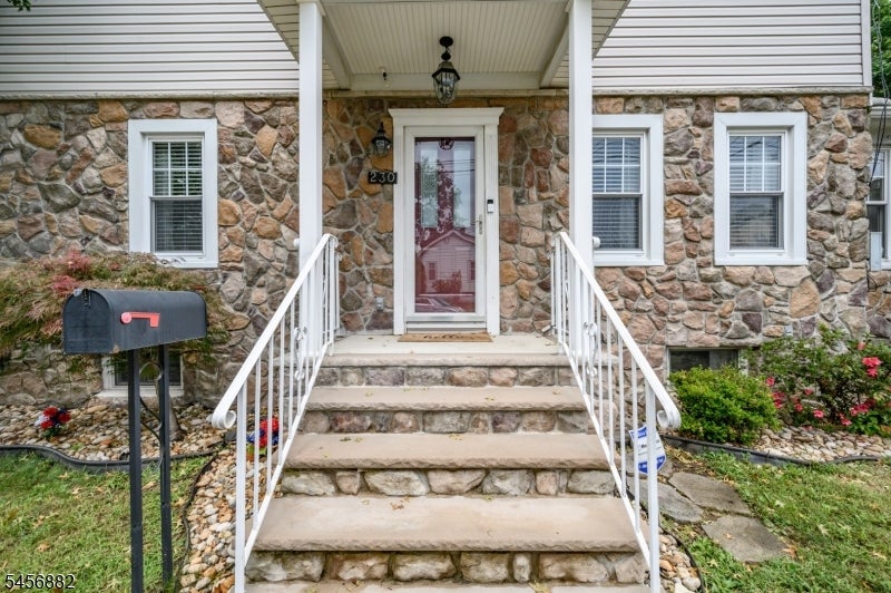 230 Jones Pl