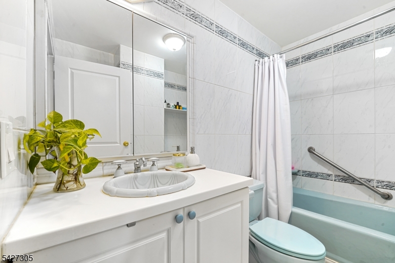 2005 Harmon Cove Tower