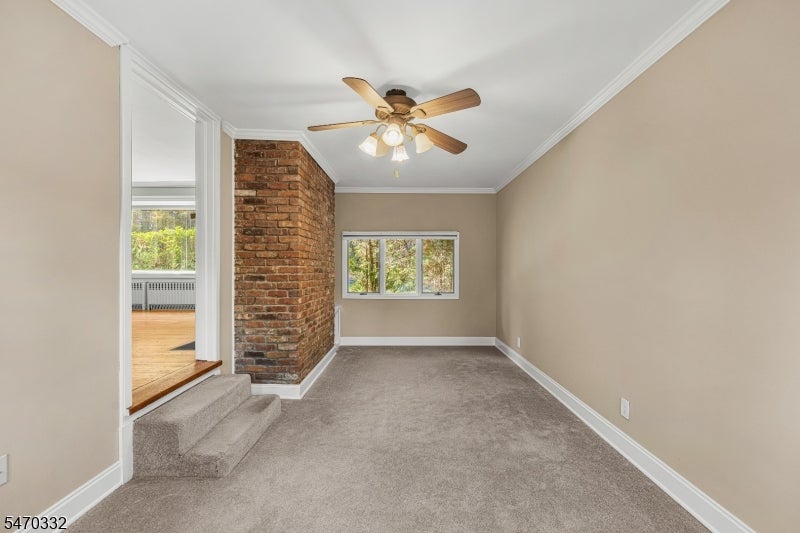 12 Woodlawn Dr