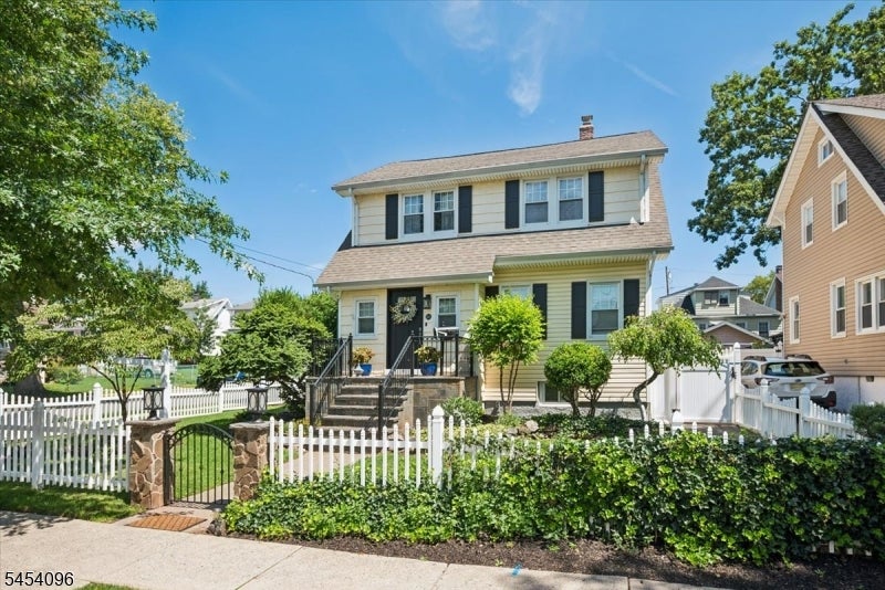 211 Walnut Ave