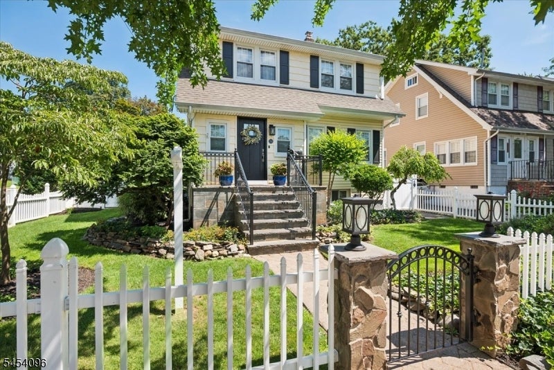 211 Walnut Ave