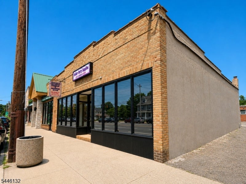 193 Main St