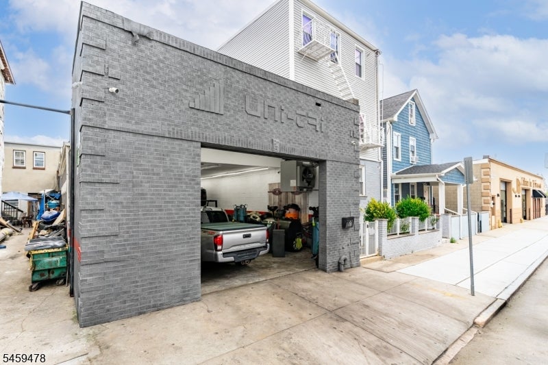 16 Foundry St