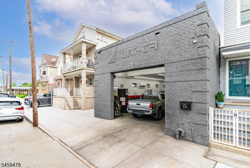 16 Foundry St