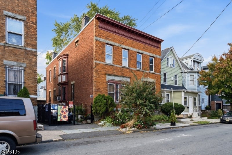 45 S 9th St