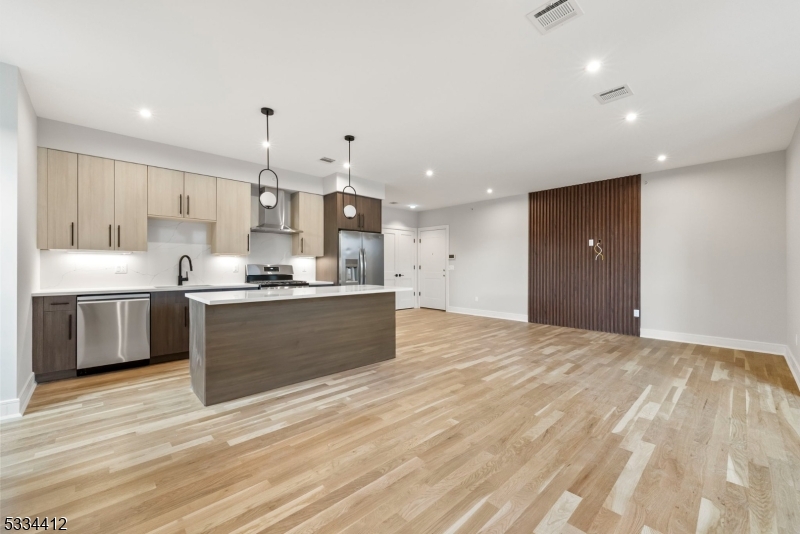 178 Newark Pompton Tpke 302