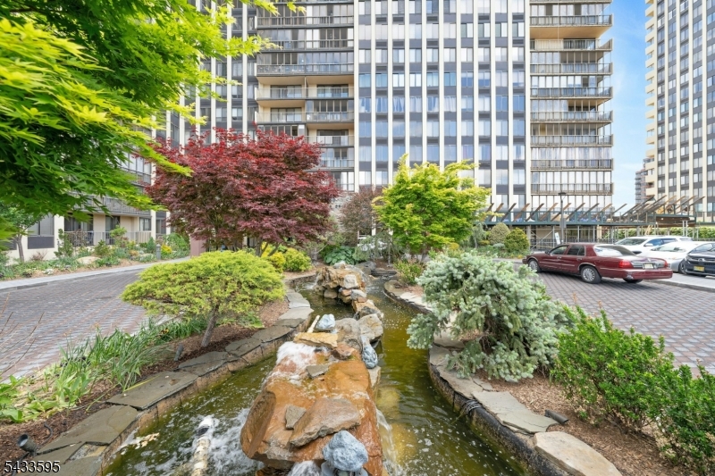 300 Winston Dr-C0214 214