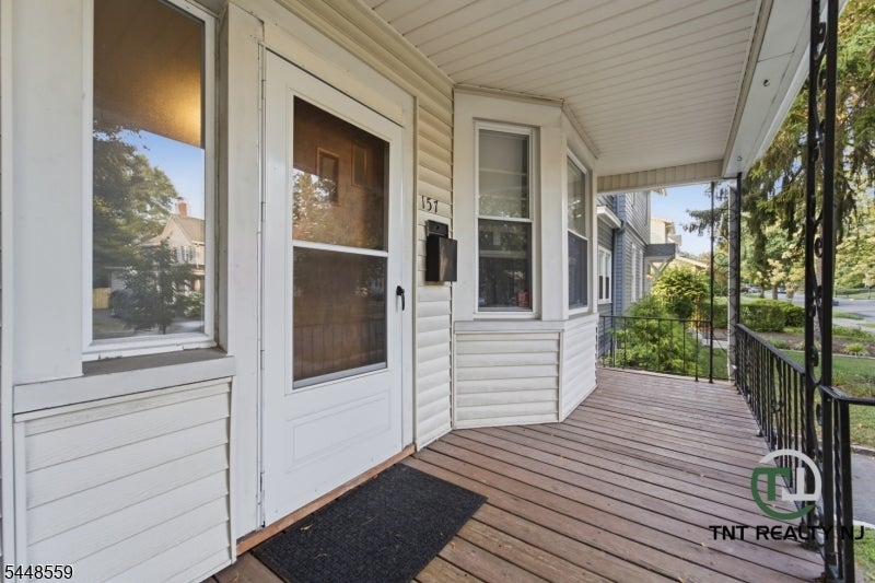157 Ward Pl