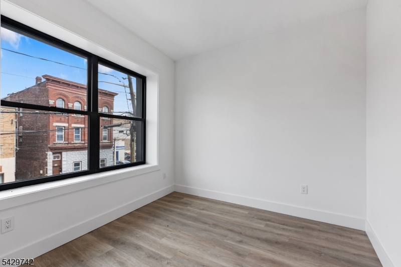 189 Dayton Ave 101