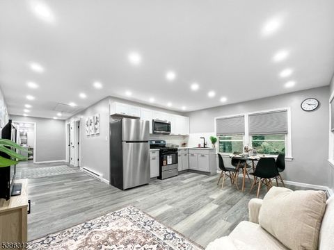 208 Fayette Ave Wayne Twp. NJ 07470