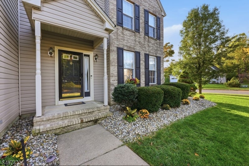 17 Windsor Ln