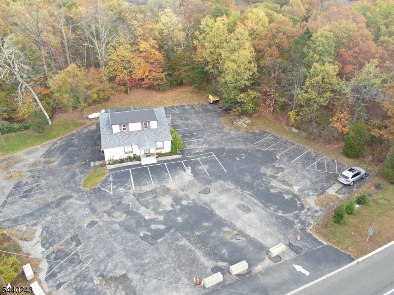 409 Woodport Rd