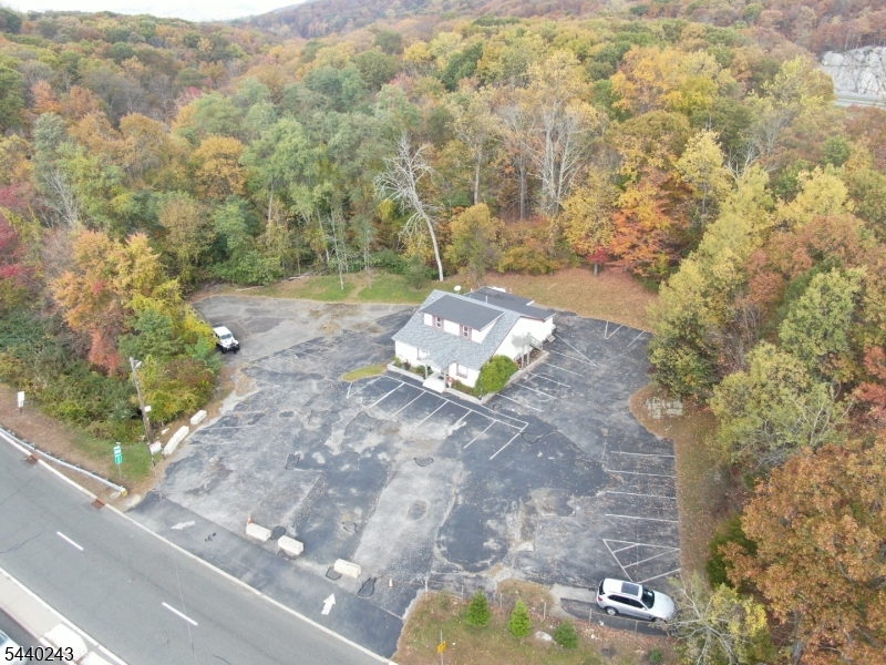 409 Woodport Rd