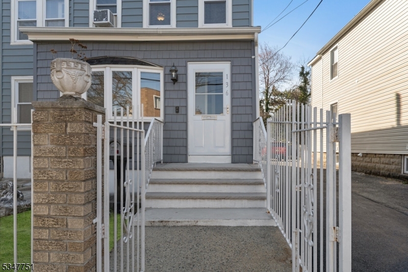 136 Willow St