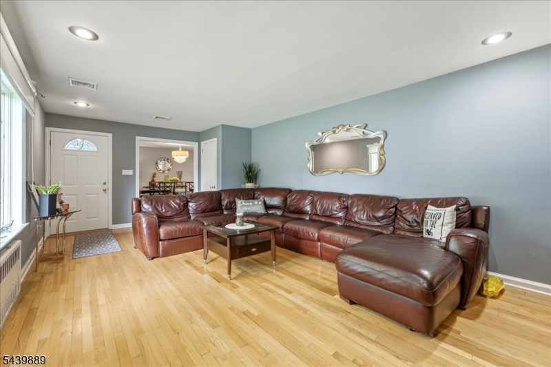 41 Sycamore Ave