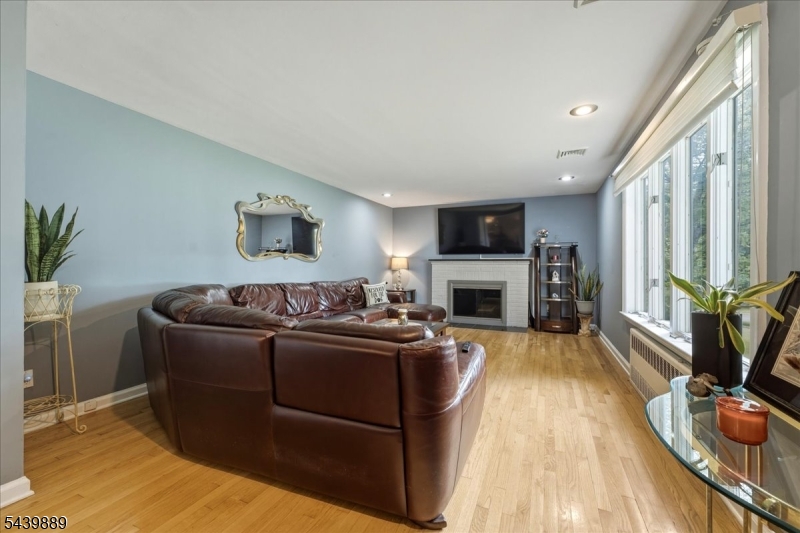 41 Sycamore Ave
