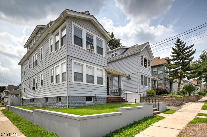 275 Greylock Pkwy 3