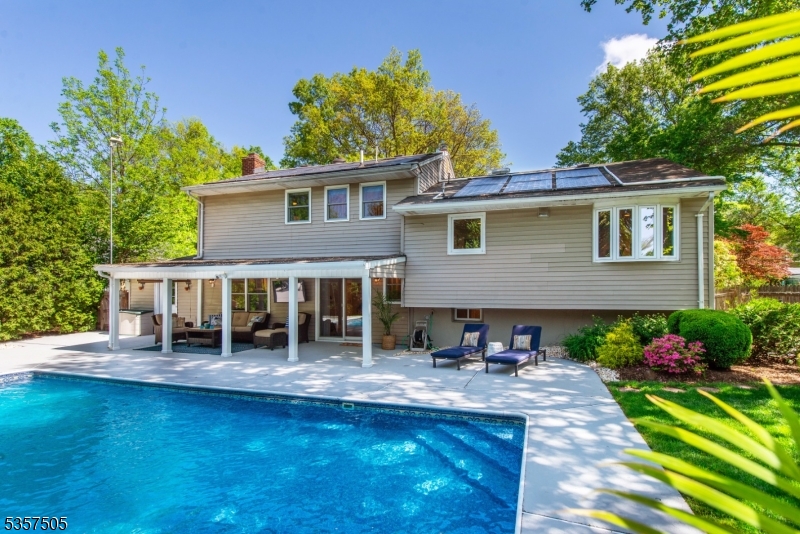 20 Canterbury Ln