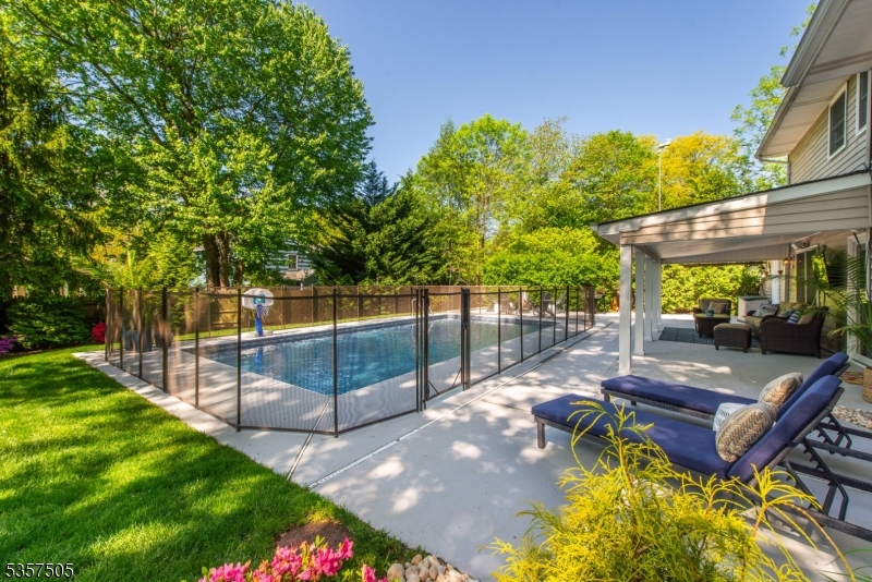 20 Canterbury Ln