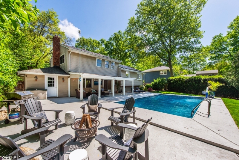 20 Canterbury Ln