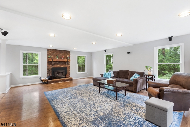 182 Lake Rd