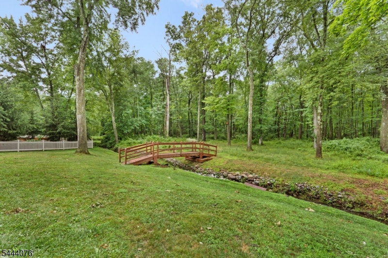 182 Lake Rd
