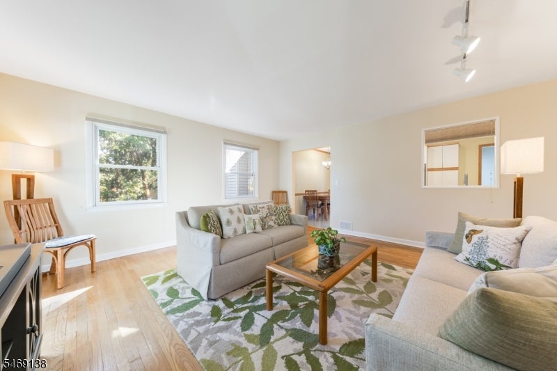 12 Eaton Ct