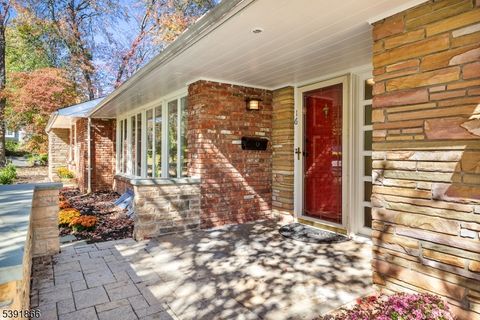 Photo of 16 Crossbrook Pl, Livingston, NJ 07039 (MLS # 3993831)