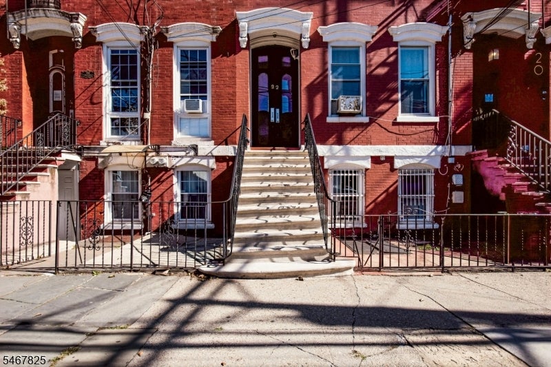 22 Storms Ave