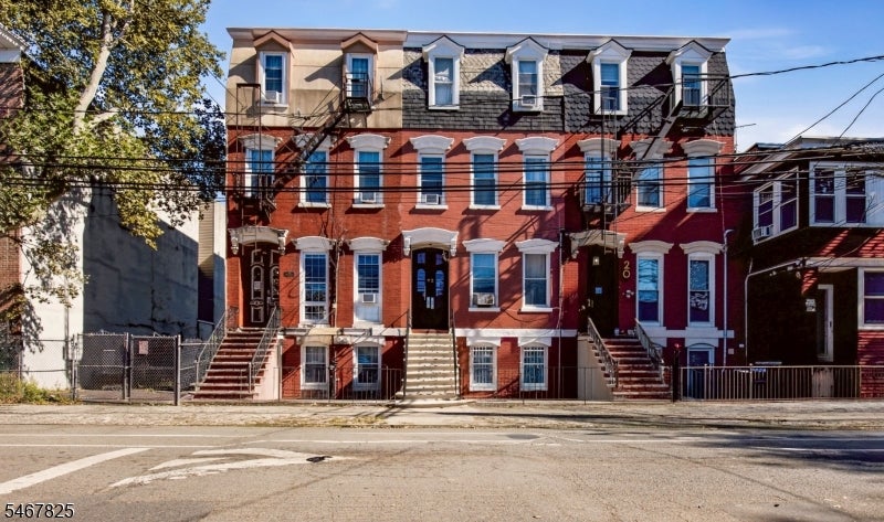 22 Storms Ave