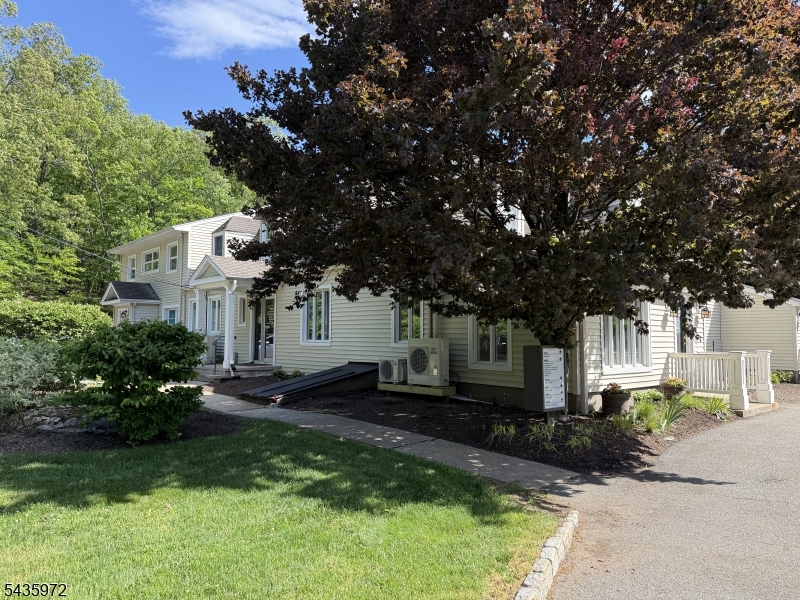 550 W Main St