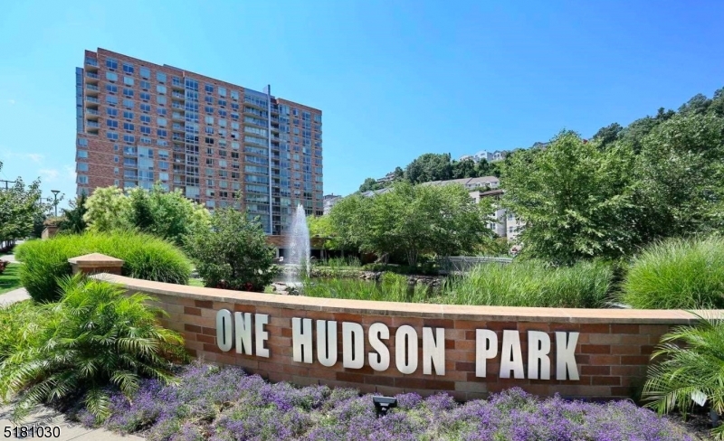 209 Hudson Park 209