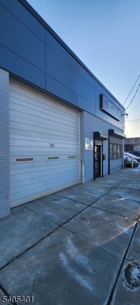 720 E Saint Georges Ave