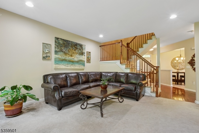 6 Glattly Dr