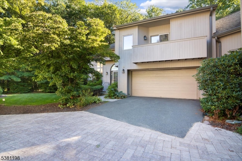 38 Robinhood Dr 38