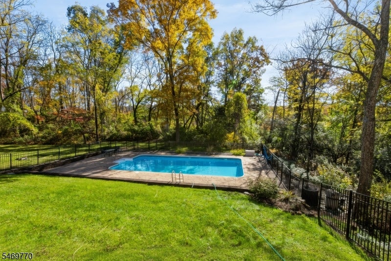 5 Worthington Rd