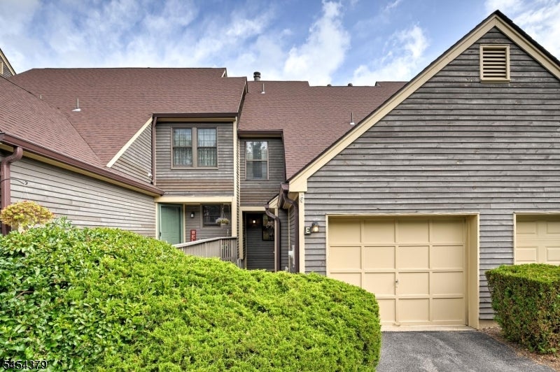 20E Quincy Ln E