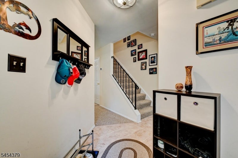 20E Quincy Ln E