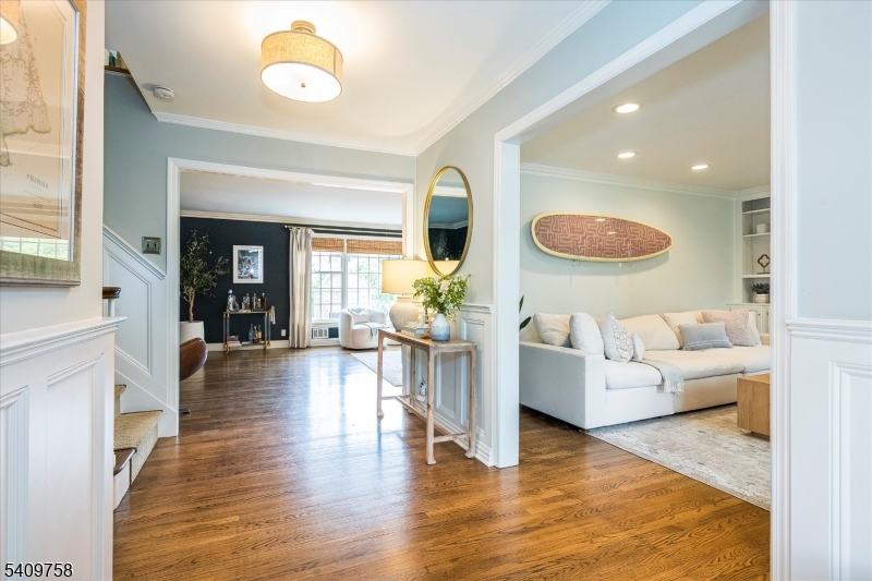 11 Huron Dr