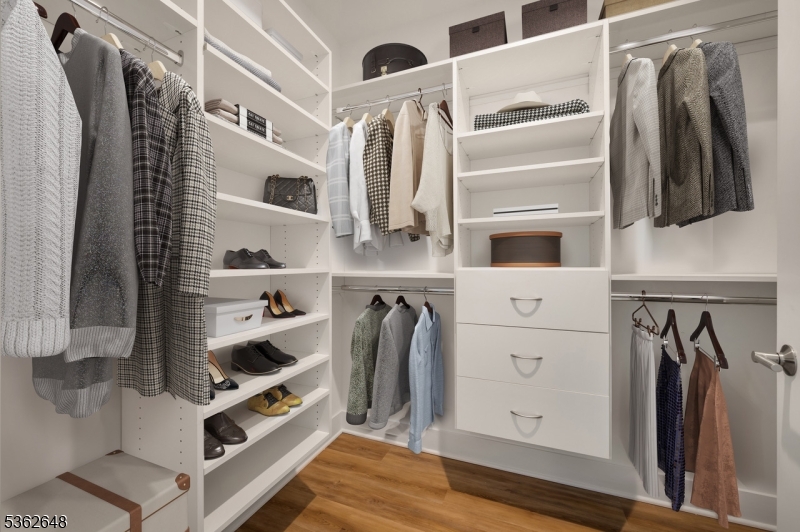 52 Taylor Pl - Unit 522 522