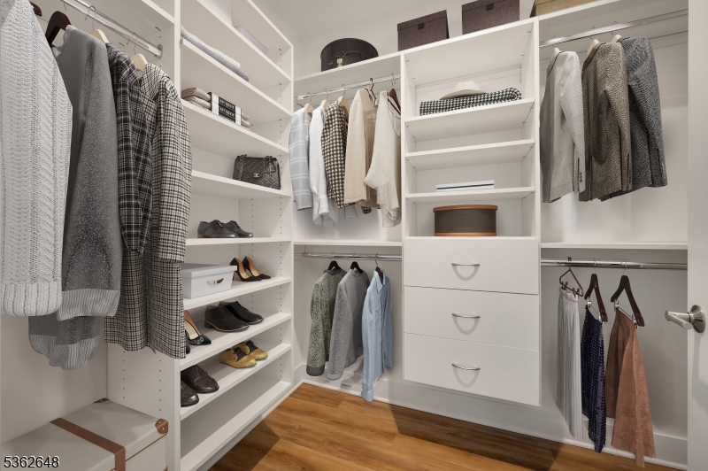 52 Taylor Pl - Unit 522 522