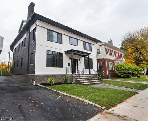 33 Randolph Pl Newark City NJ 07108