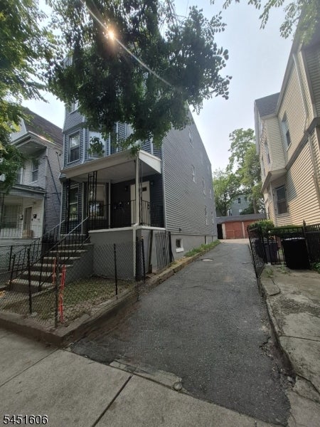 63 S 7Th St