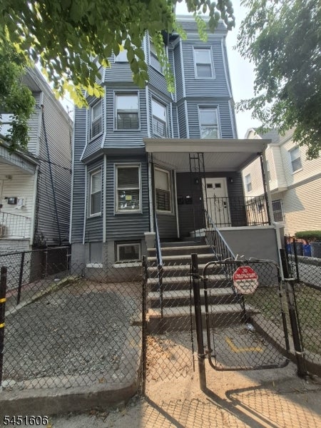 63 S 7Th St