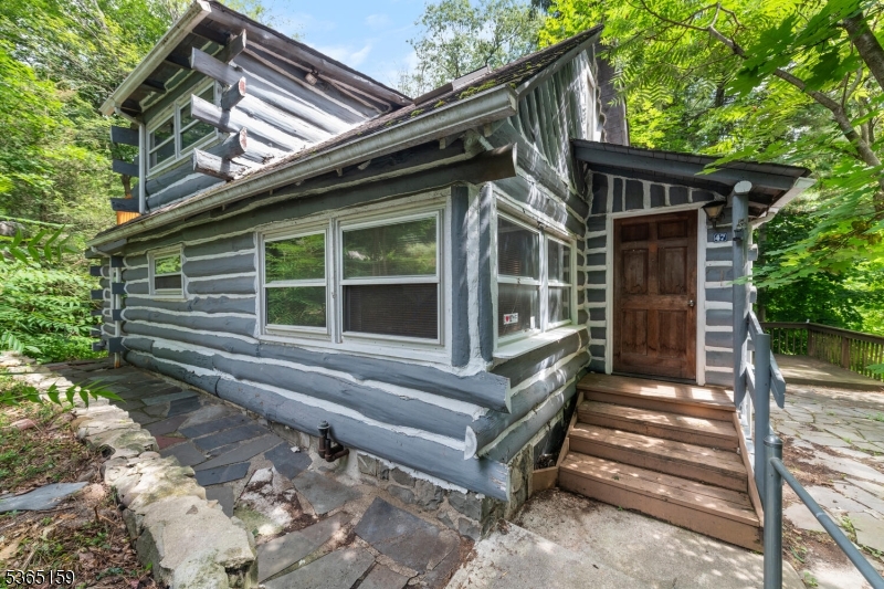 47 Twin Oaks Trl
